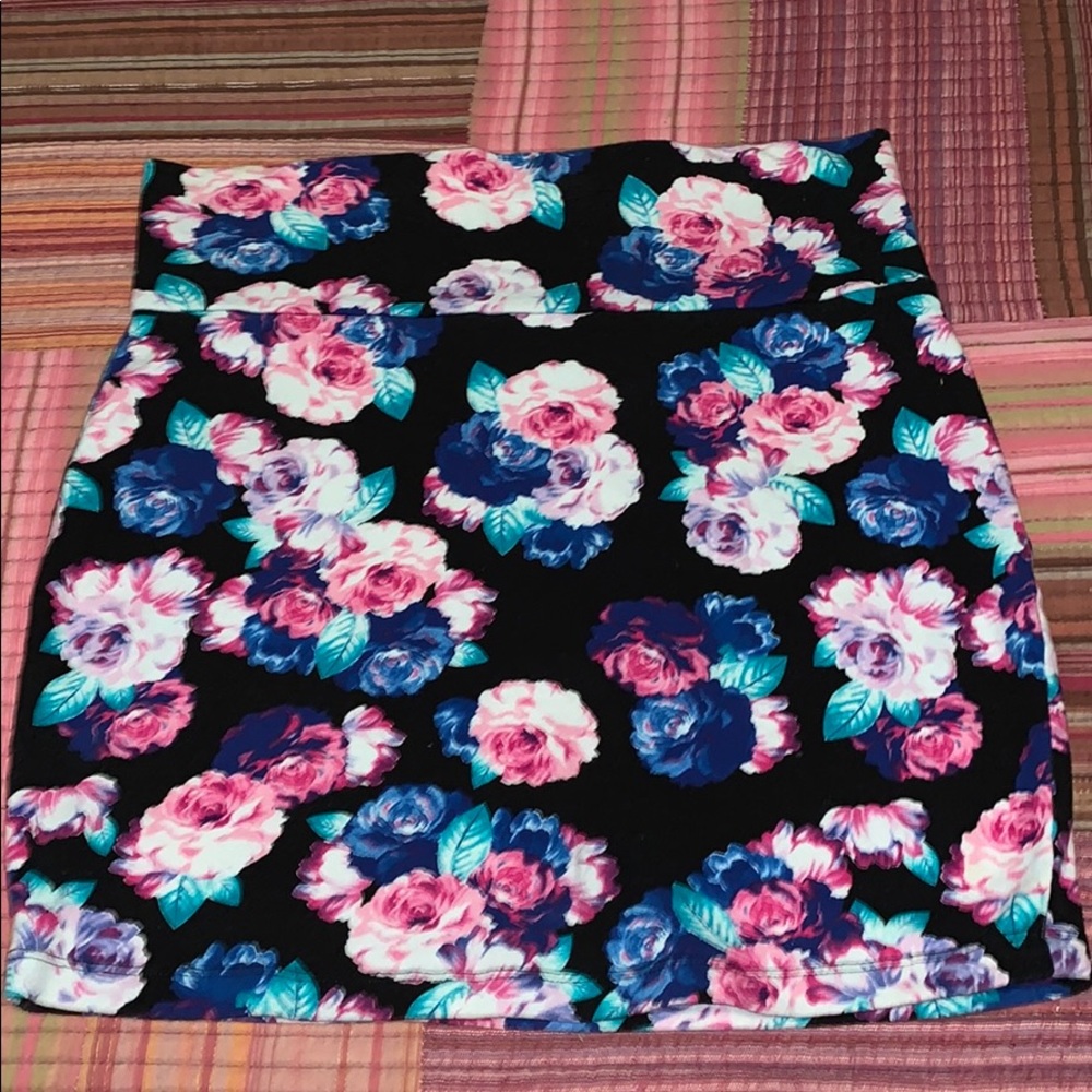 Floral mini skirt